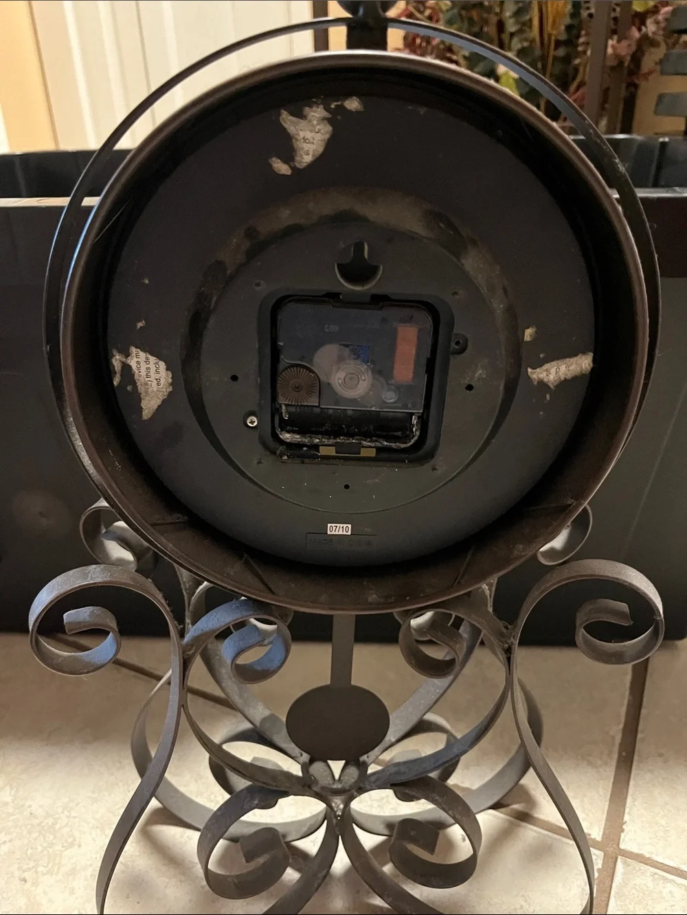 Vintage Classic Black Scrollwork Table Clock - Unbranded. Does need battery.